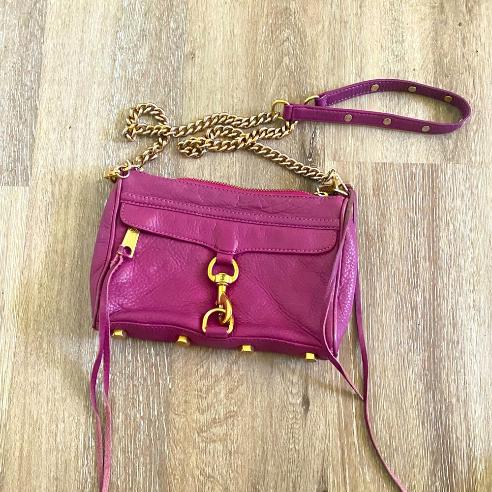 Rebecca Minkoff purse in very good condition likely used seasonal color